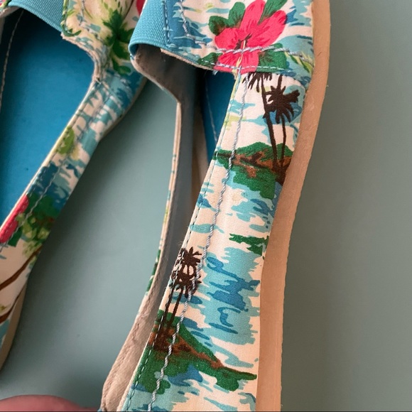 New Madden Girl Hawaiian Print Slip-On Flats - Picture 4 of 6